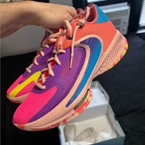 Giannis Freak 4 SE BRAND NEW